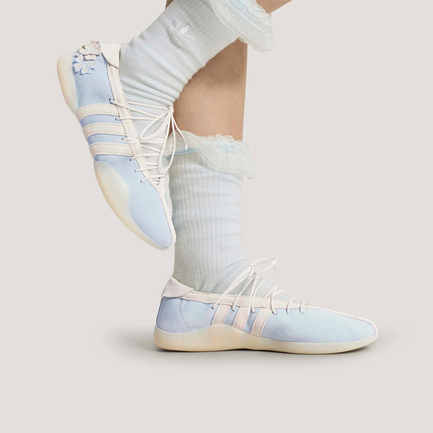 أحذية نسائية أصلية من أديداس ب - مراجعة Adidas Shoes Samba وسعره