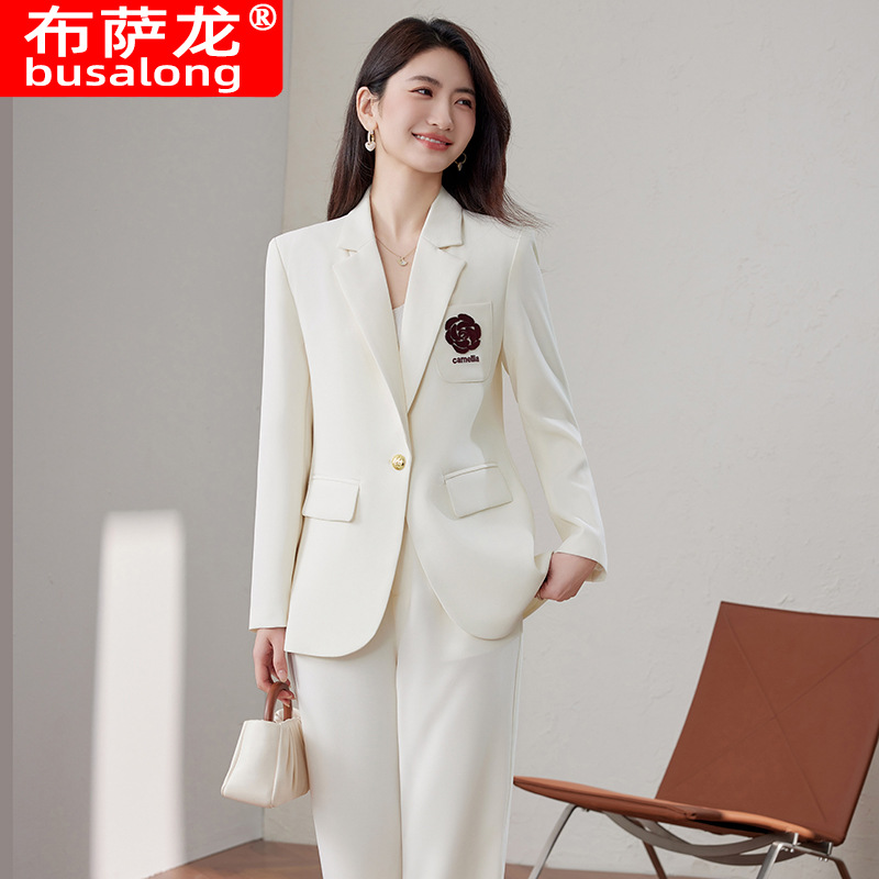 سترة نسائية بلون أبيض مائل للب - مراجعة Women Formal Wear White Shirt وسعره